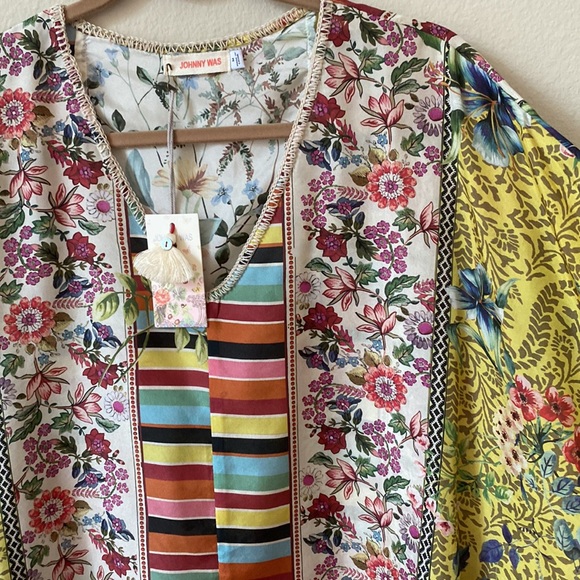 Johnny Was 100% silk Talia top. Very gently worn with original tag. - Picture 7 of 8